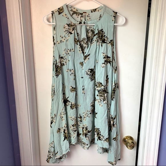 Free People Tops - FREE PEOPLE LIGHT GREEN FLORAL SLEEVELESS TUNIC